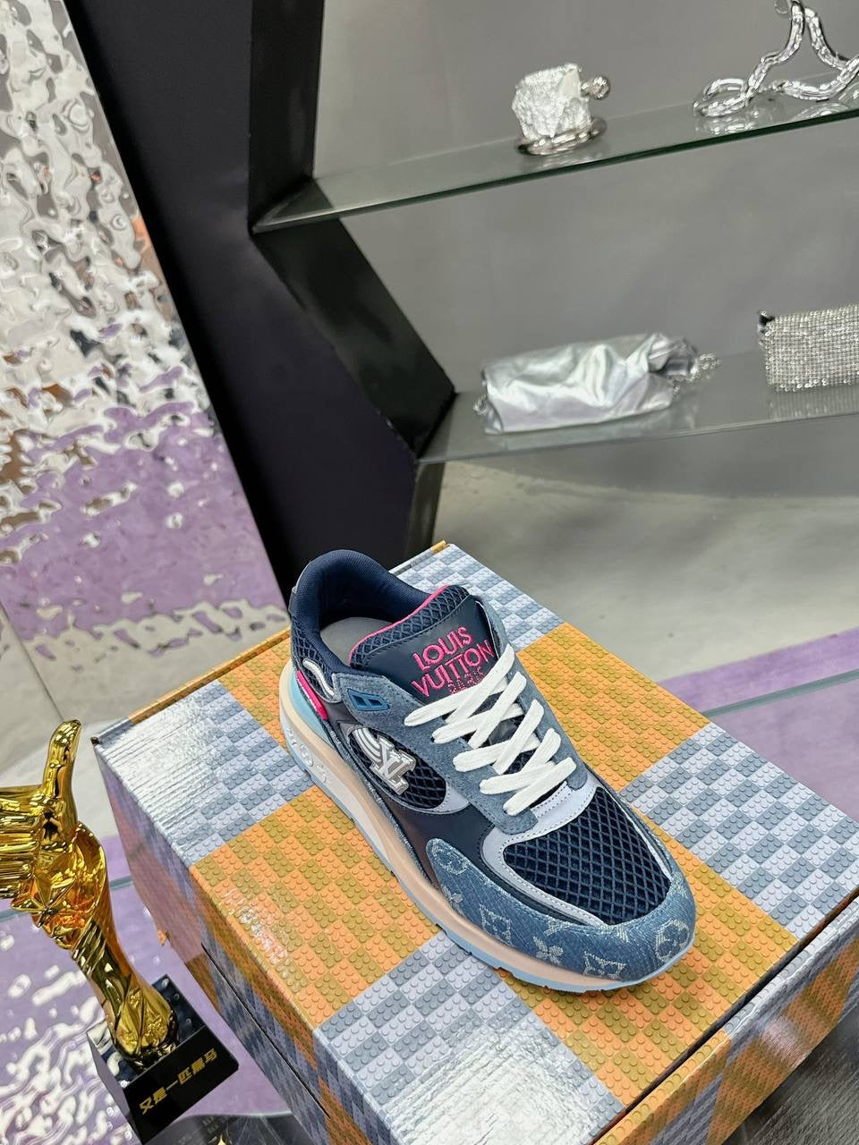 LV Run Away